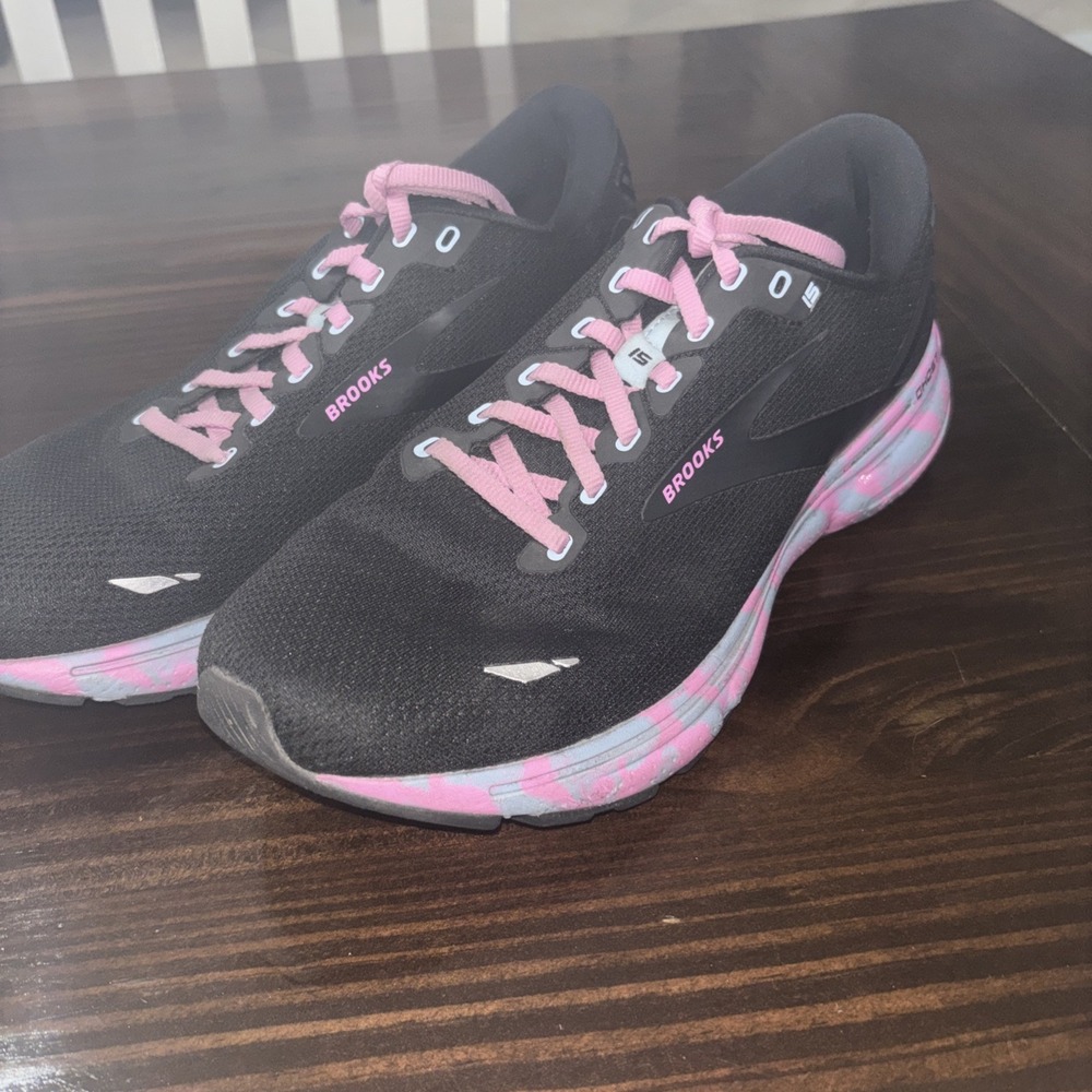 Womens 9B Brooks Ghost 15 Running shoes Sneakers Black Pink Light Blue 10.5